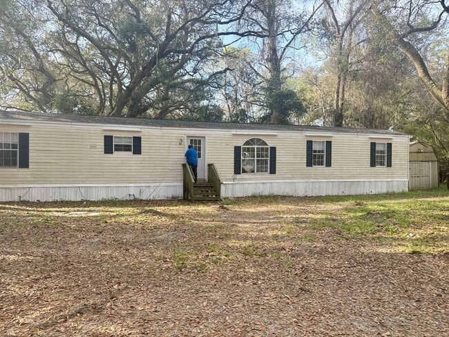Building Photo - 28 Westgate Cir