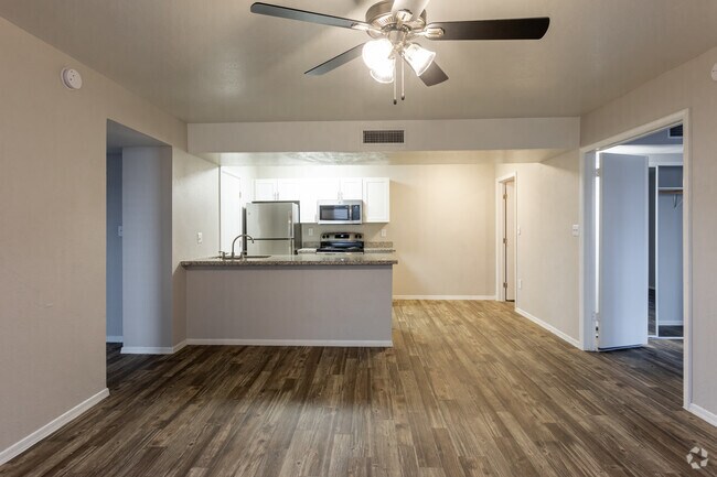 2BR, 2BA - 1120SF