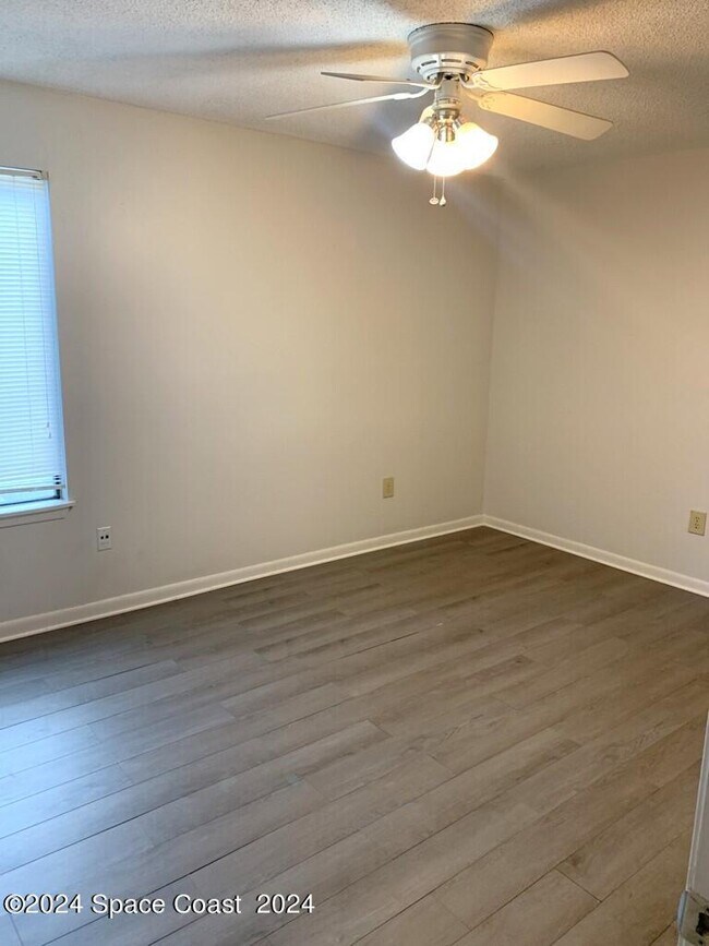 Photo - 3575 Sable Palm Ln Unidad C