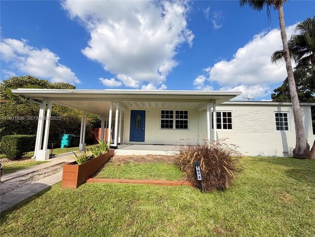 Building Photo - 1075 NE 120th St