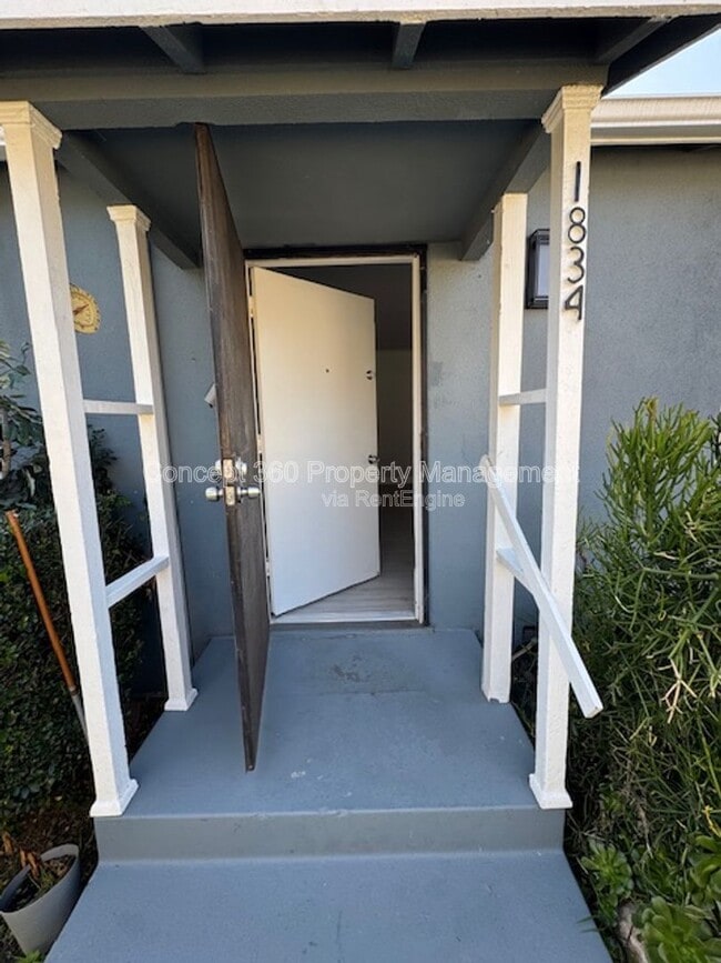 Photo - 1834 Cedar Ave