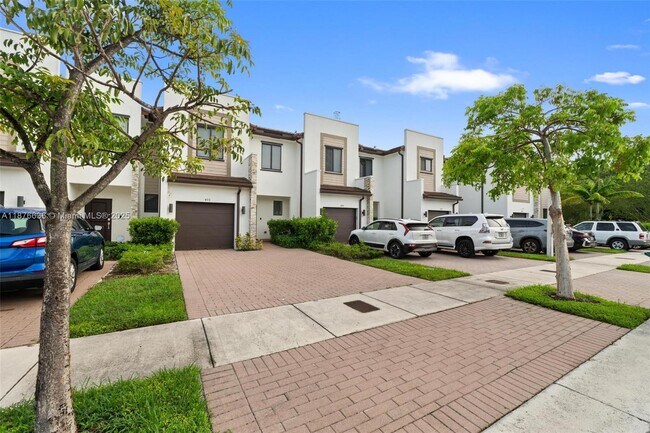 Photo - 403 NE 212th St