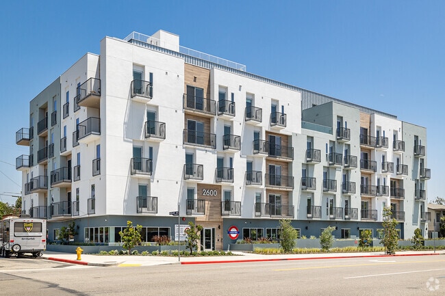 Building Photo - Green Park Rental