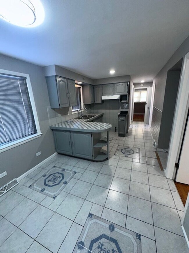 Photo - Gage Park 3 bedroom house for Rent