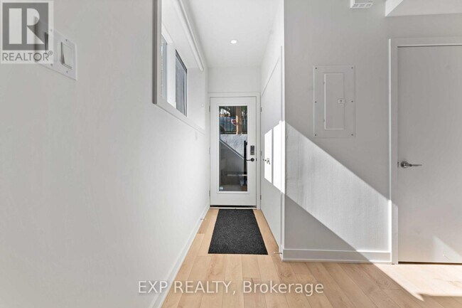 Photo - 844 Connaught Ave