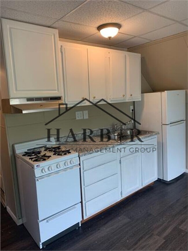 Photo - 28 6th Ave SE