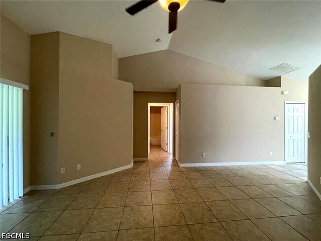 906 Cape Coral Pkwy W