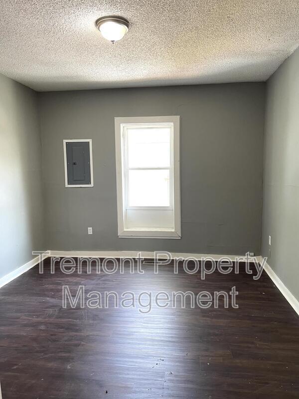 Photo - 1241 E 35th St