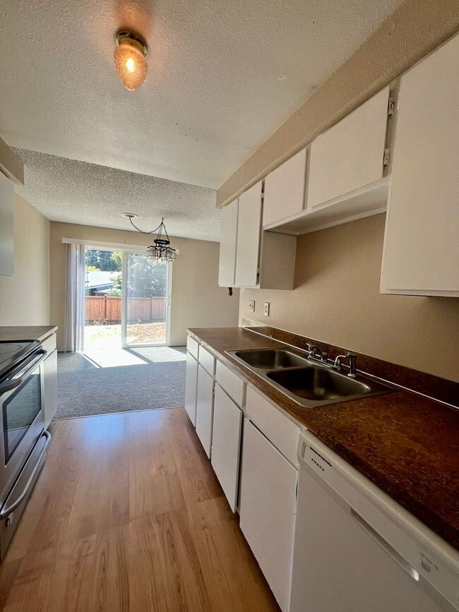 Photo - 9236 White Fir Dr NE