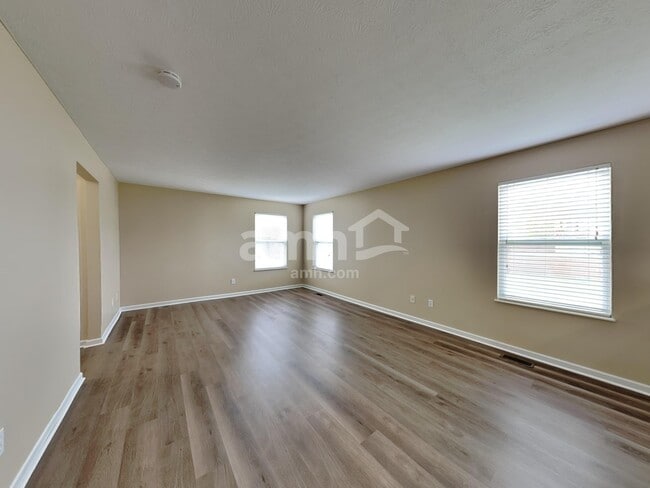 Photo - 583 Virginia St