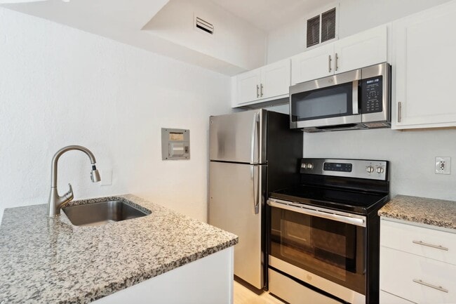 916 S Rome