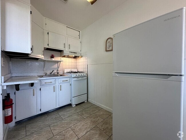 Building Photo - 6642 Frankford Ave Rental