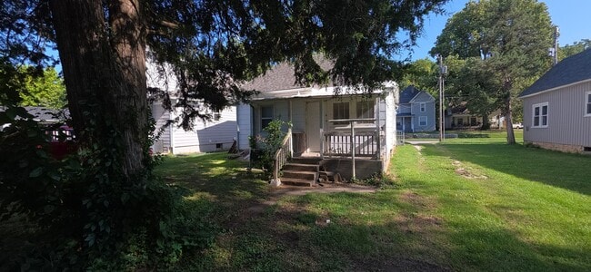 Photo - 626 W Lynn St