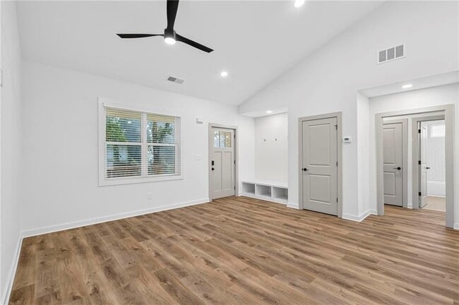 Photo - 122 Hilltop Dr SW