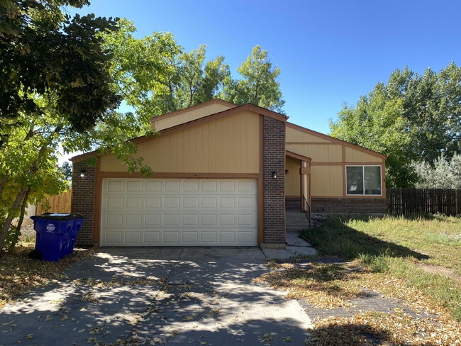 Building Photo - "Charming 3-Bed Oasis with 2 Full Baths in...