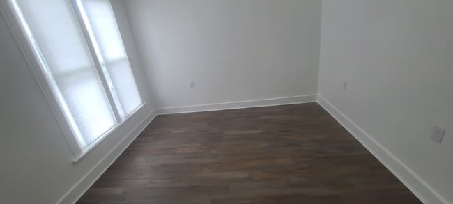 Photo - 143 W 1st St