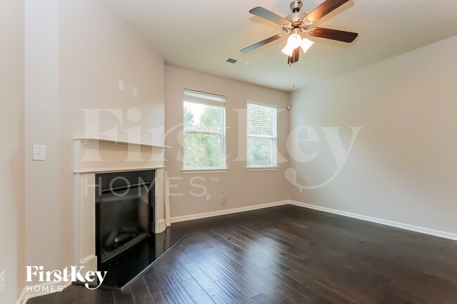 Photo - 569 Carleton Pl