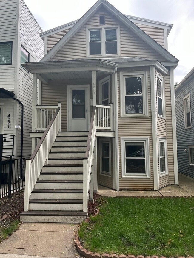 Building Photo - 4219 N Albany Ave Unit 2