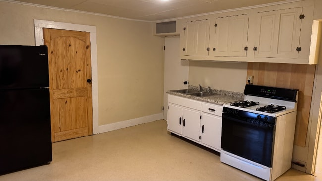 Photo - 412 E 5th St Unit Downstairs