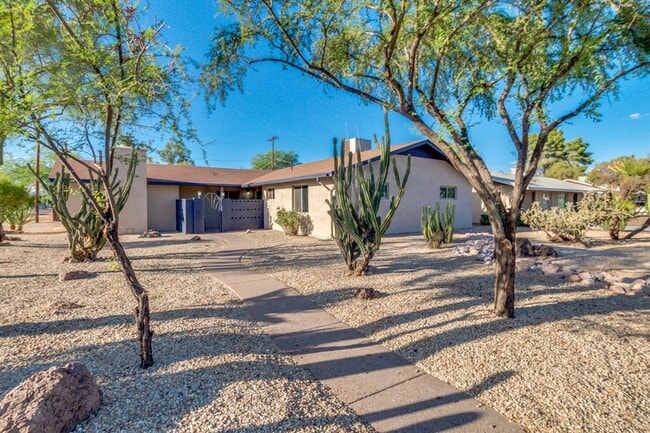 Photo - 4 Bedroom, 3 Baths, includes 2 Master Suites Just 1-Mile from ASU