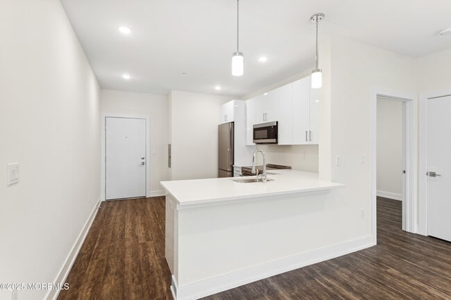 Photo - 521 Lake Ave Unit 204