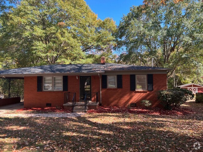 Building Photo - 3/1 ranch brick home-fenced back yard!