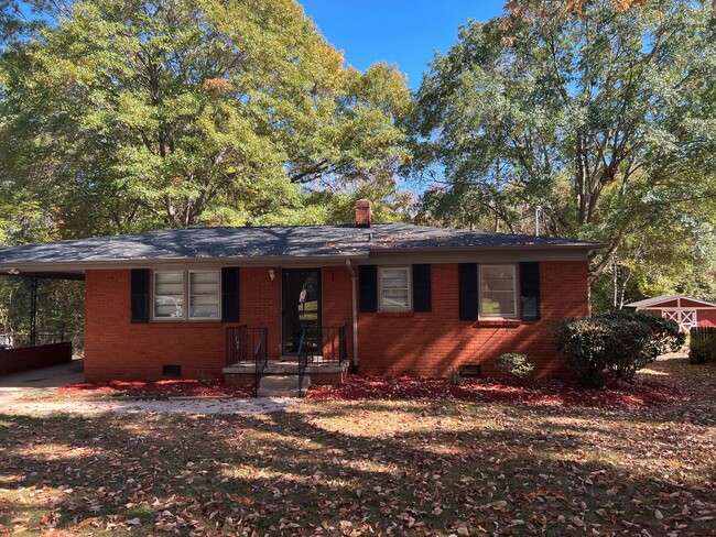 3/1 ranch brick home-fenced back yard! - 3/1 ranch brick home-fenced back yard!