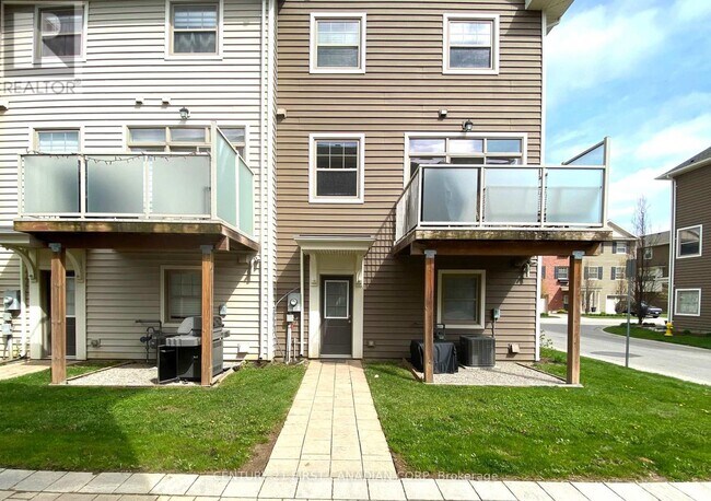 Photo - 1040 Coronation Dr