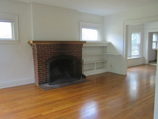 Photo - 953-55 Westcott St Unidad 955