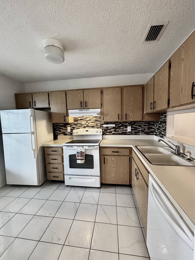 2853 Forrestal Ct