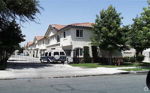 Building Photo - 9319-9323 Elm Vista Dr