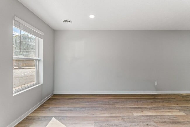 Photo - 386 N Franklin St