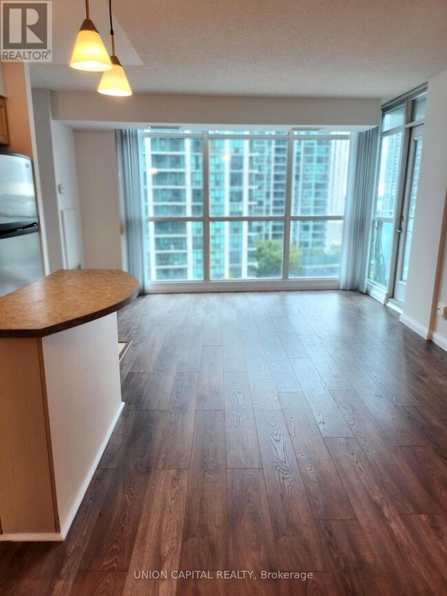 Photo - 18 Yonge St Unit 1113