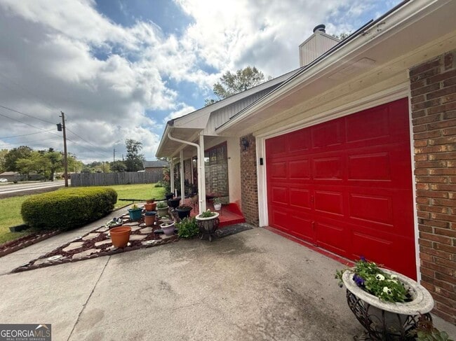 Photo - 704 Olive St