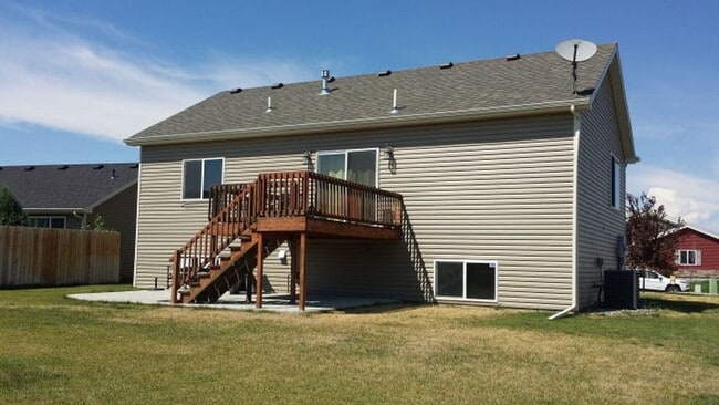 Photo - Stunning 4 Bedroom Home w/ Garage