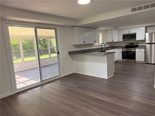Photo - 6221 Longford Rd
