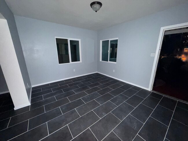 Photo - 524 S Soto St