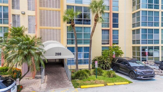 Photo - 200 172nd St Unit 112