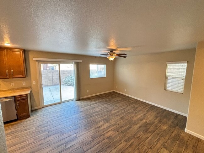 Photo - Gorgeous 3Bed/2.5Bath, 2-Story Home located in the SW part of the valley