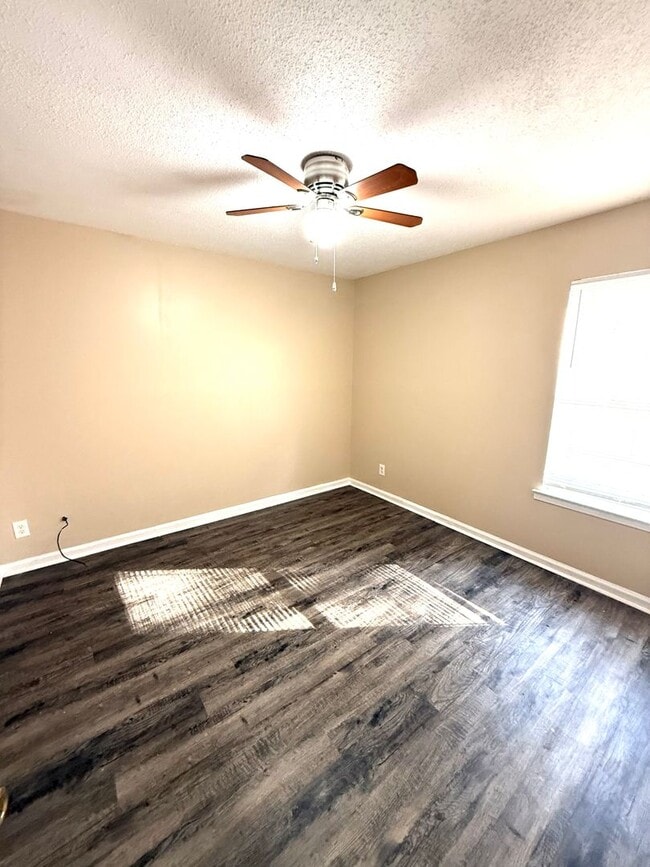 Photo - ** 3 Bed 2 Bath located in Regency Park ** Call 334-366-9198 to schedule a self showing