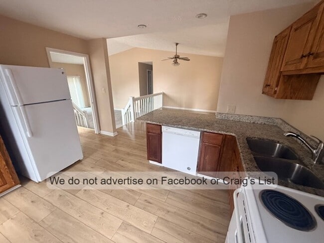 Photo - Devonwood West- Lewiston Court