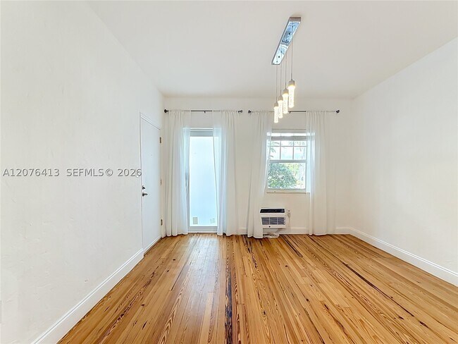 Photo - 2463 Pine Tree Dr Unit 3