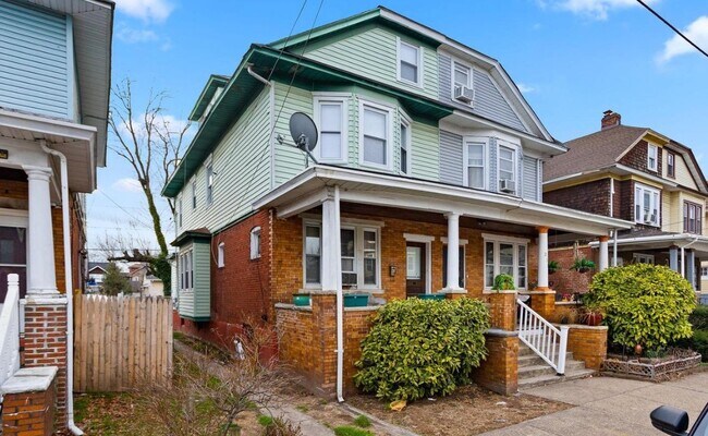 Building Photo - 237 Ardmore Ave Unit 1