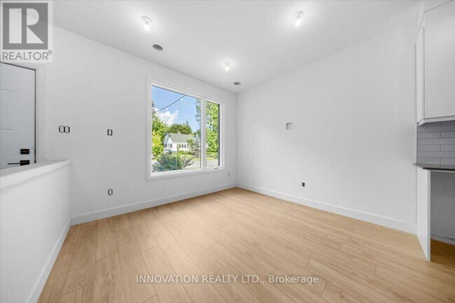 Photo - 486-1 Wentworth Ave