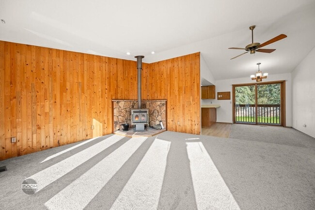 Photo - Charming Eagle River Split-Level – Mountai...