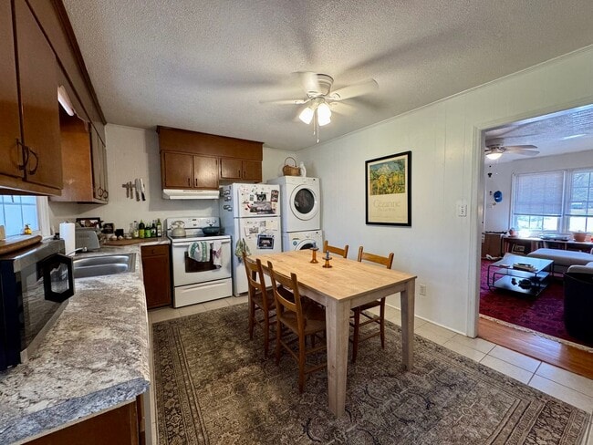 Photo - 202 W Poplar Ave Unit C