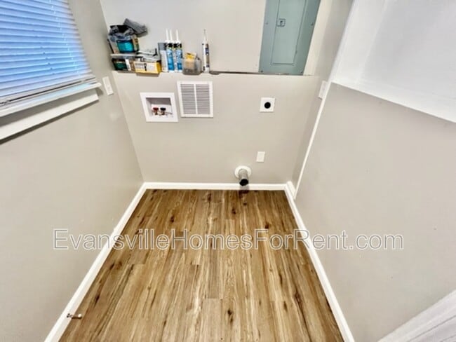Photo - 2812 B St