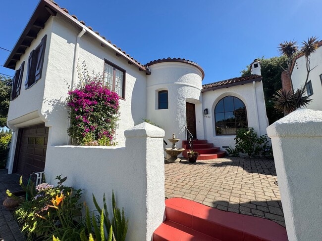 Building Photo - Spacious Spanish-Styled 3Bed/2Bath SFH For Rent in the Desirable City of Alameda, Ca!!!