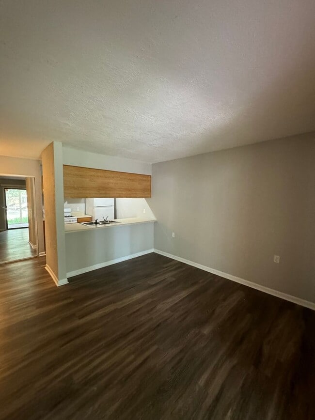 Photo - Come See This Beautiful Remodeled 2 Bed 1 Bath Condo in Mystic Woods! Available Now! Unidad #813