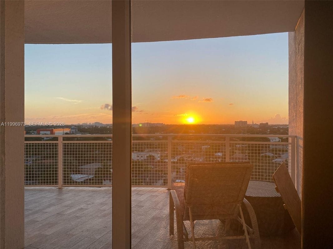 Photo - 2600 SW 27th Ave Unit ph 01